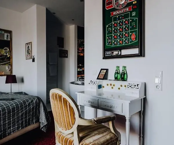 Road Stop 4* וופרטל