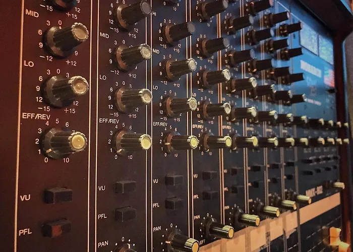 Road Stop 4* וופרטל