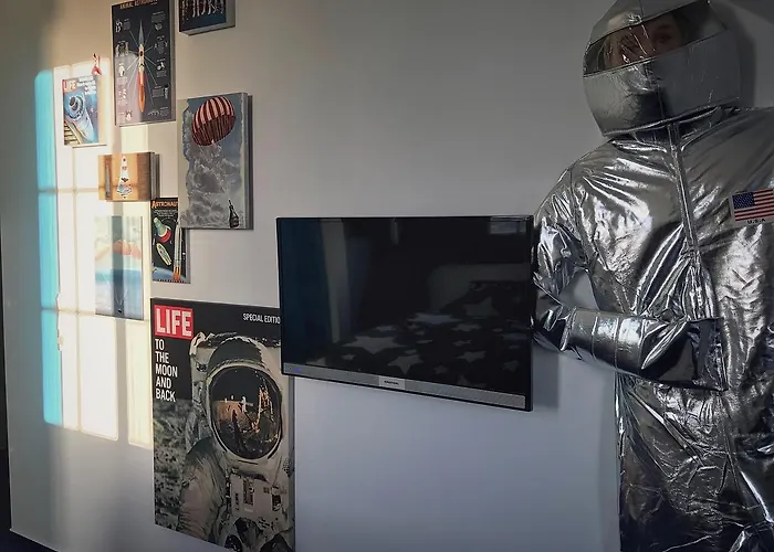 Road Stop 4* וופרטל