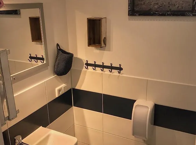 Road Stop 4* וופרטל